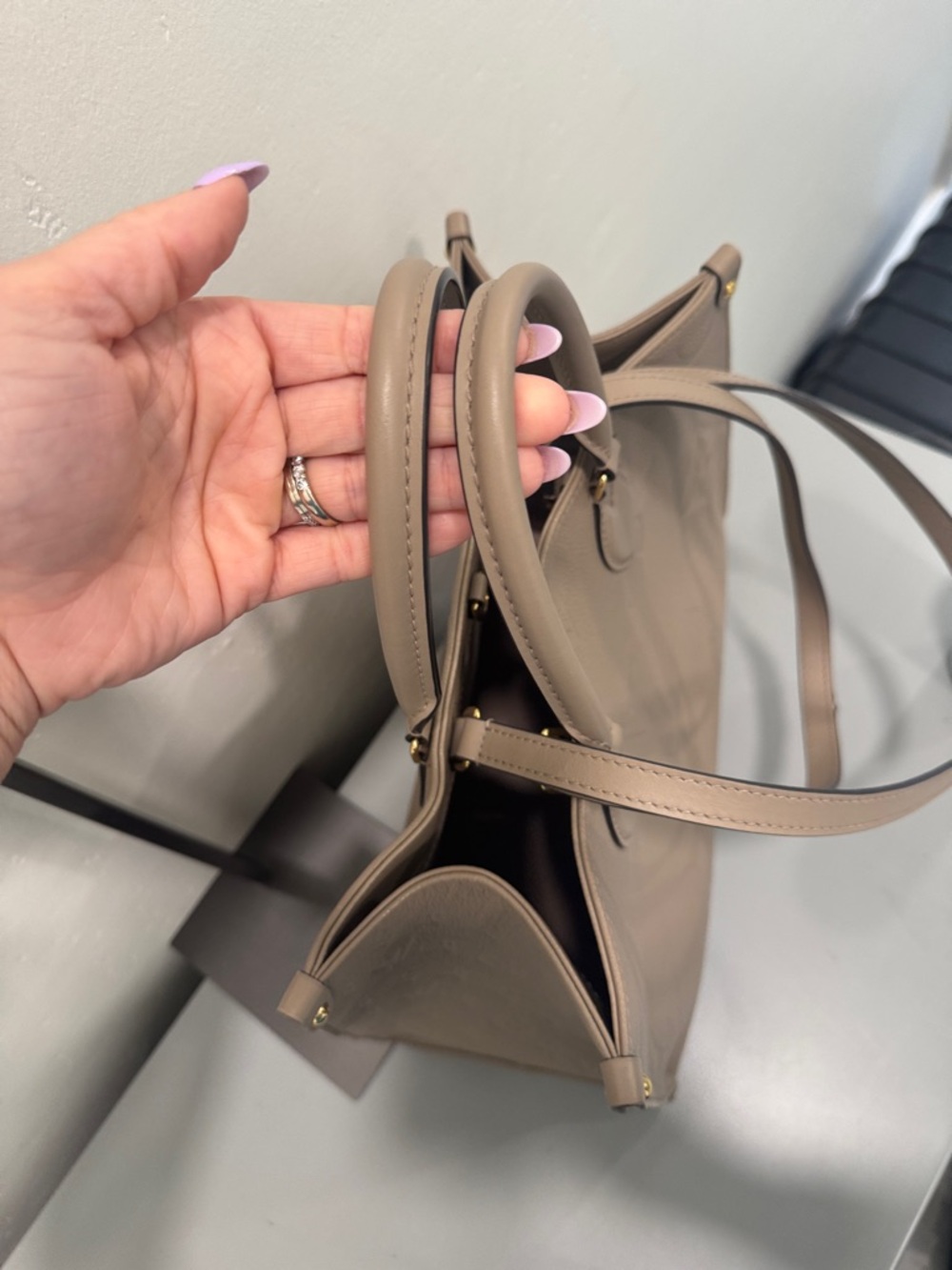 Louis Vuitton Empreinte MM Monogram OnTheGo Tote - Picture 6 of 10